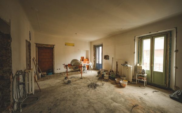 Rénover une maison ancienne : défis et solutions pour réussir
