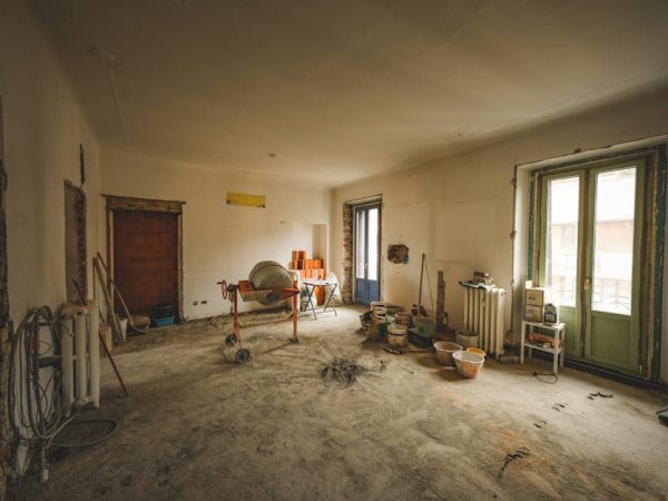 Rénover une maison ancienne : défis et solutions pour réussir