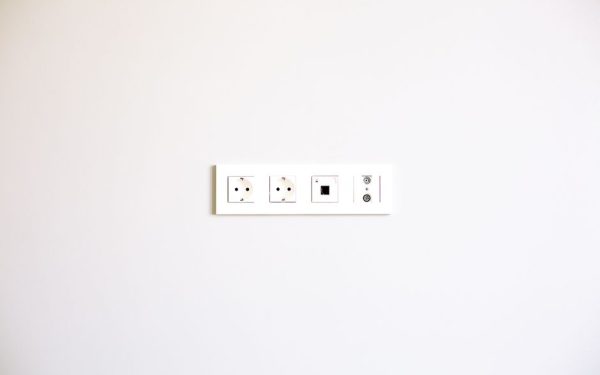 Installer une prise électrique : guide pratique et astuces pour réussir